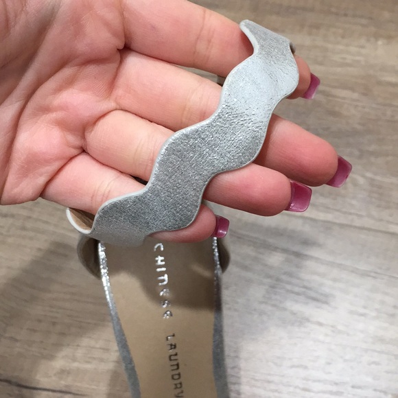 Silver heels - Picture 3 of 7